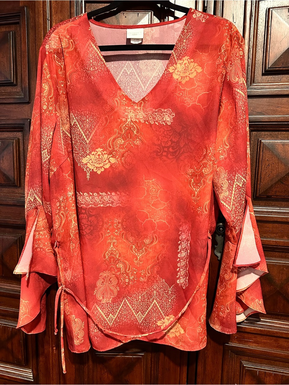 22/24 Studio C Rusty Red V-Neck Long flowy sleeves Tunic with Gold Paisley